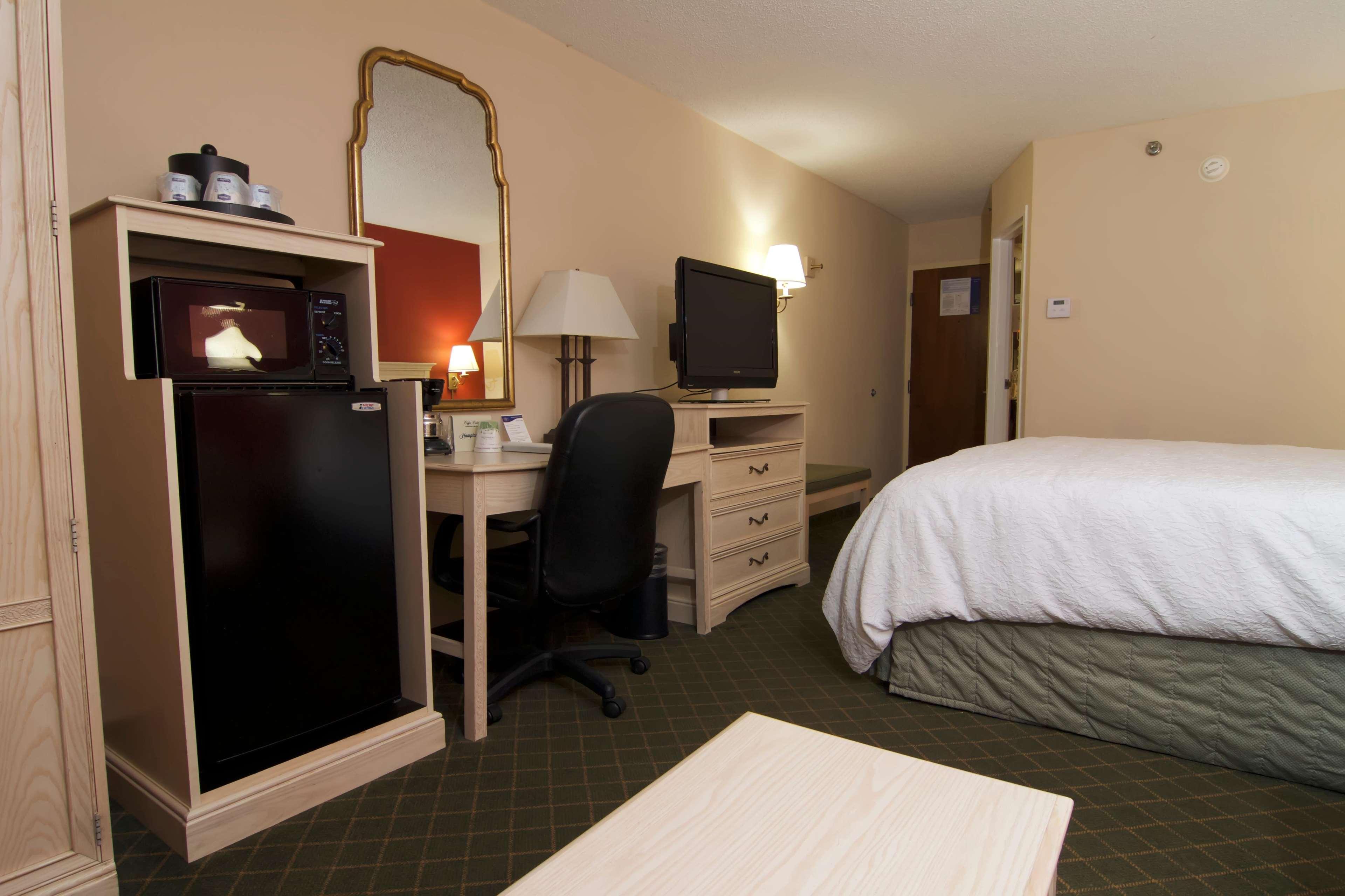 Hampton Inn Winchester-University/ Mall Bagian luar foto