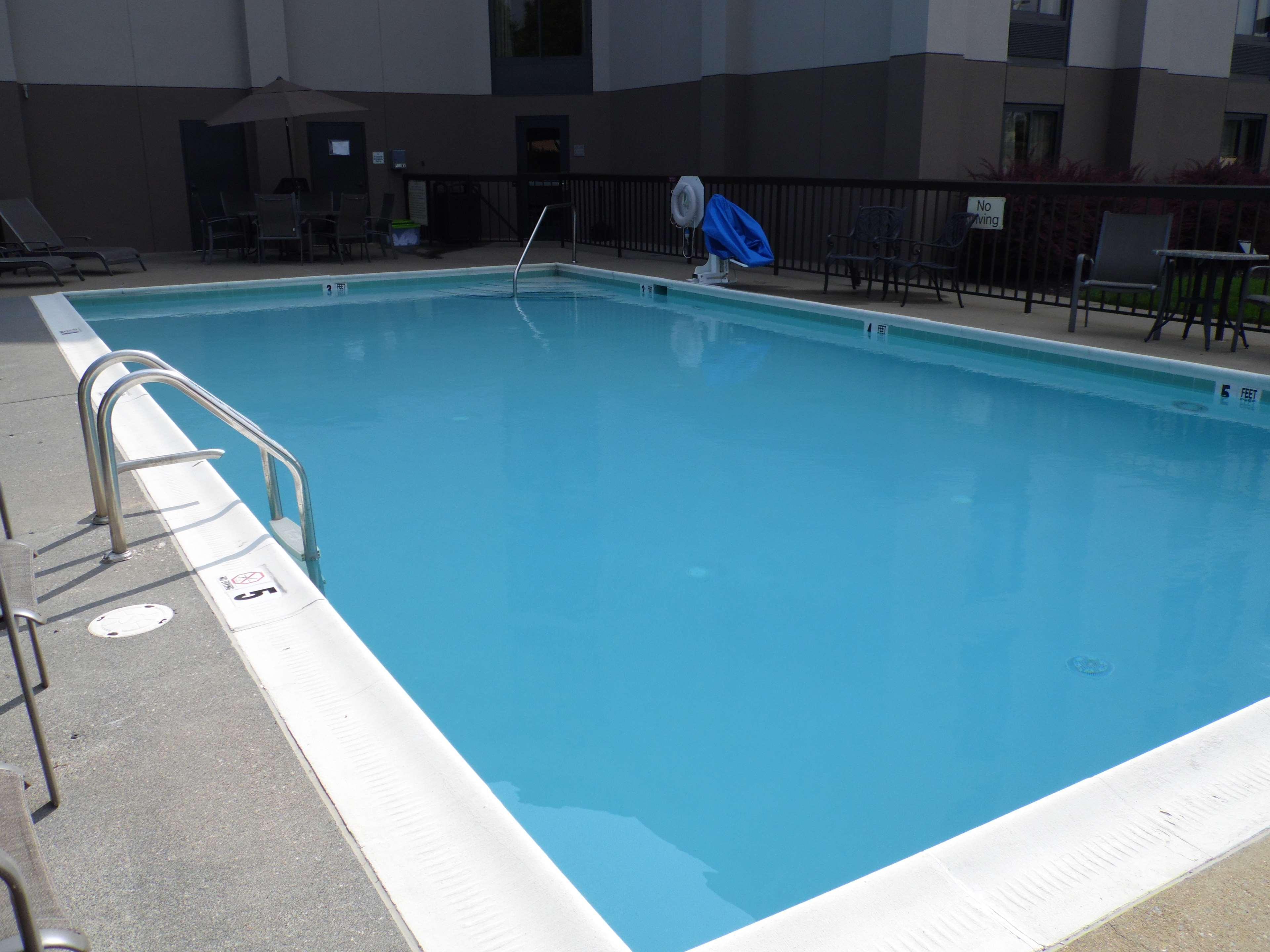 Hampton Inn Winchester-University/ Mall Bagian luar foto