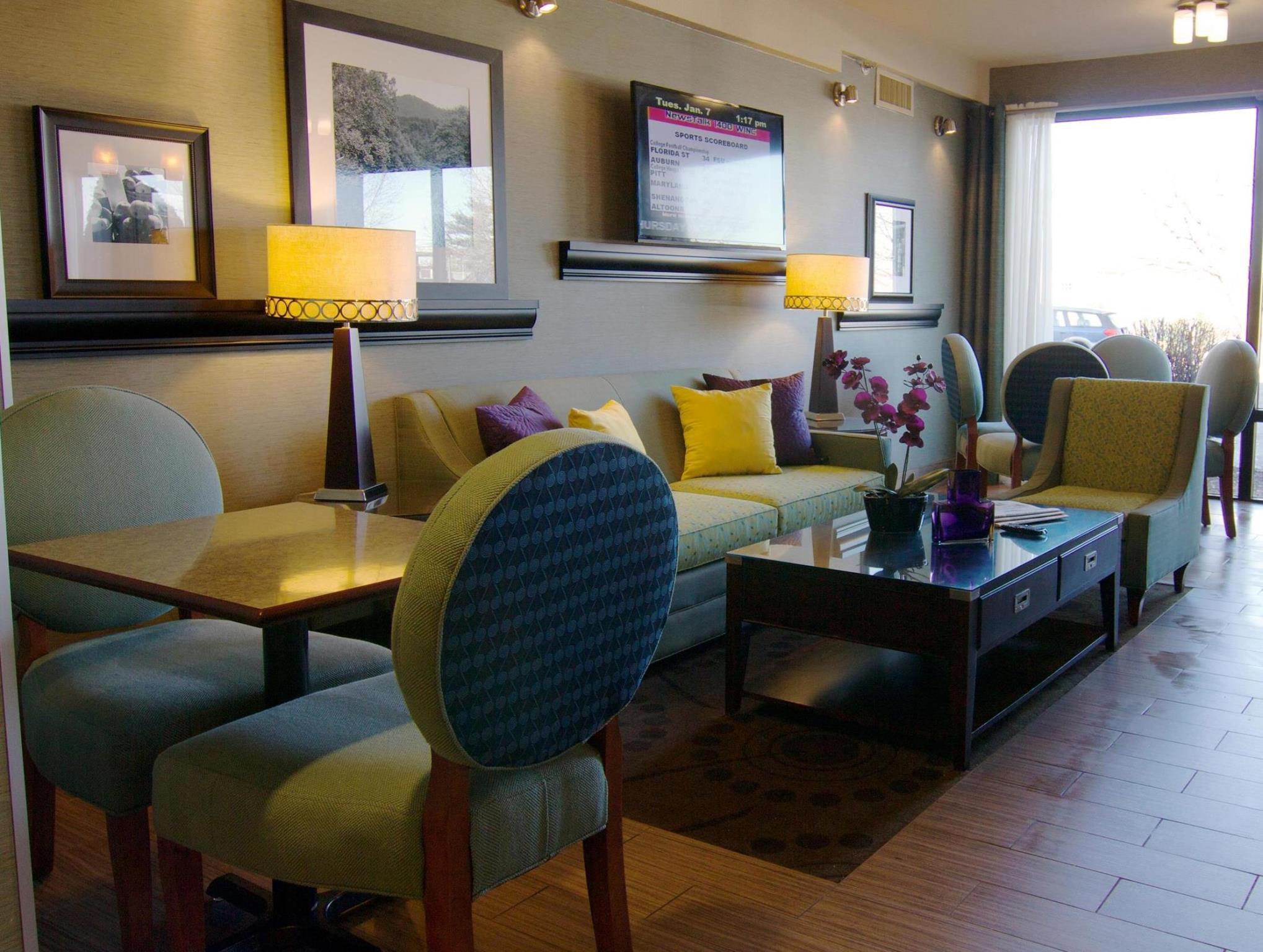 Hampton Inn Winchester-University/ Mall Bagian luar foto