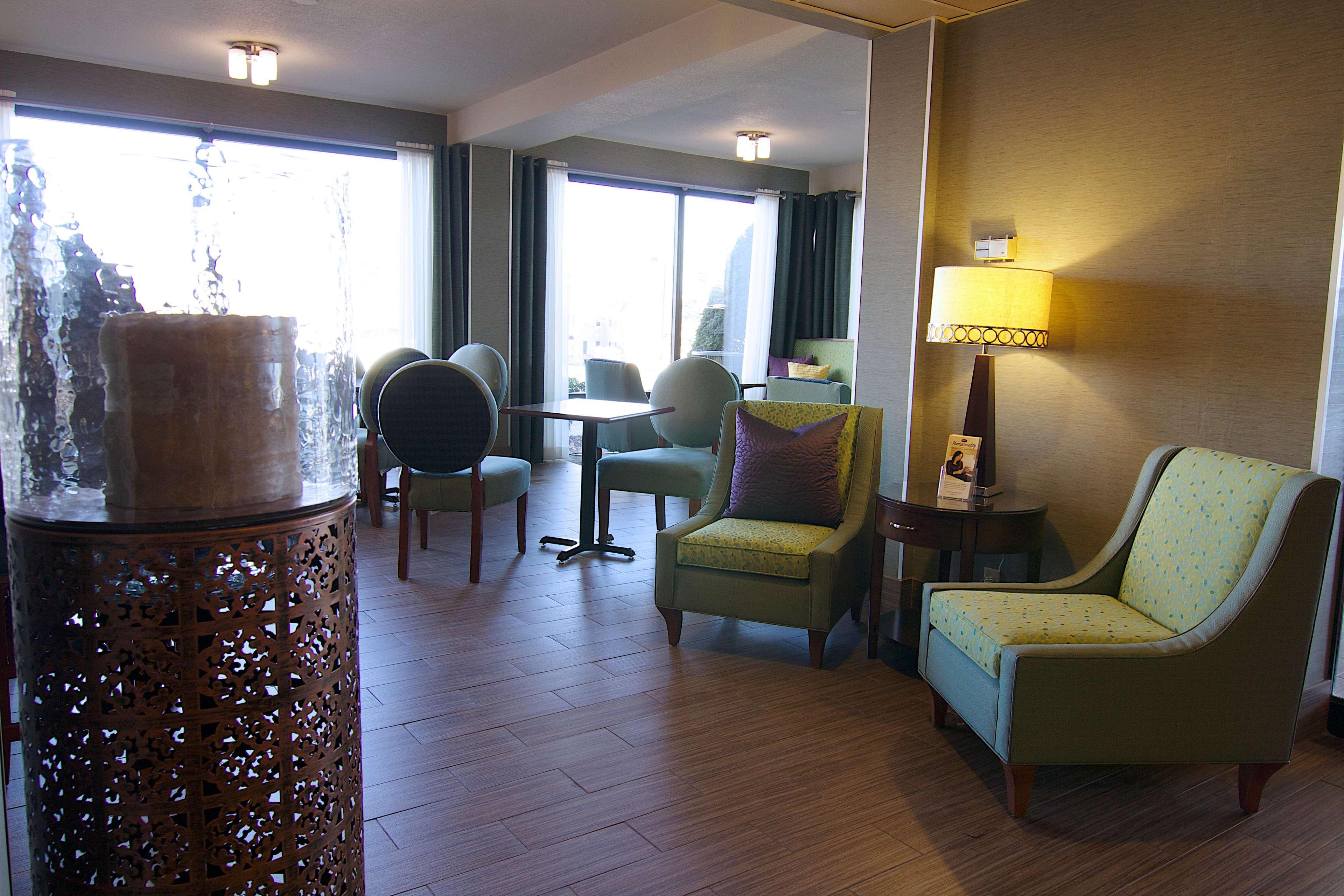 Hampton Inn Winchester-University/ Mall Bagian luar foto