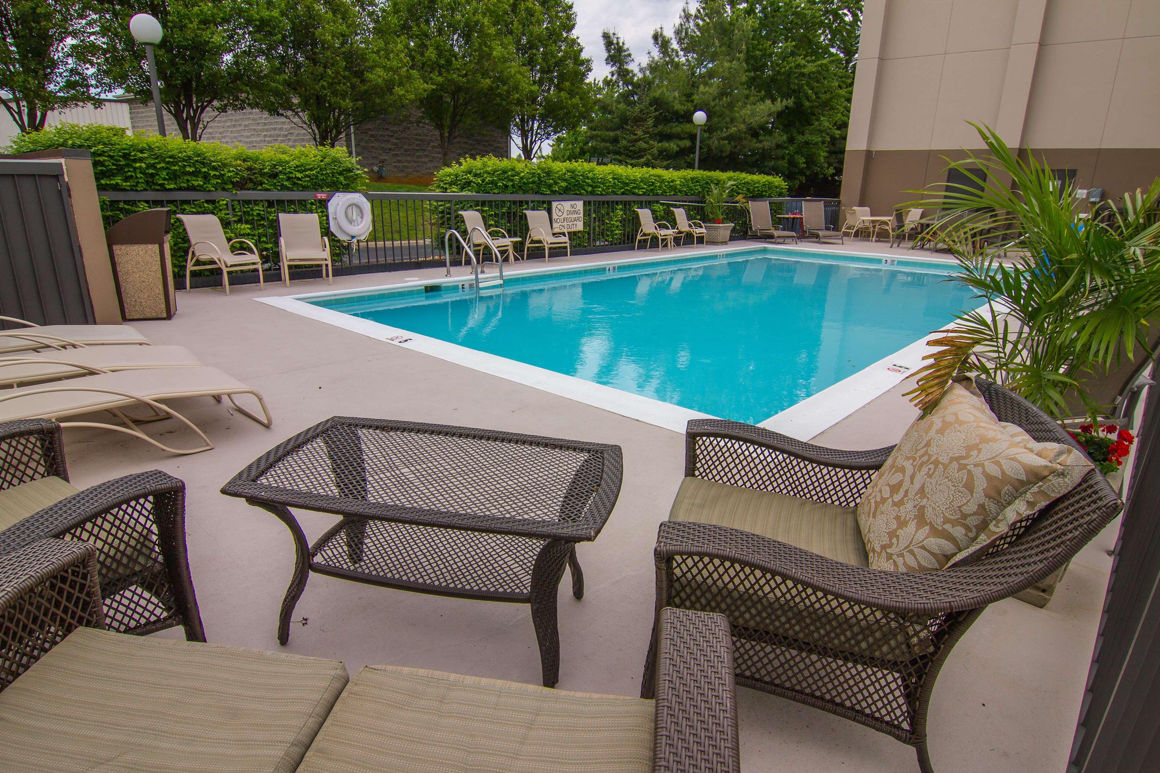 Hampton Inn Winchester-University/ Mall Bagian luar foto