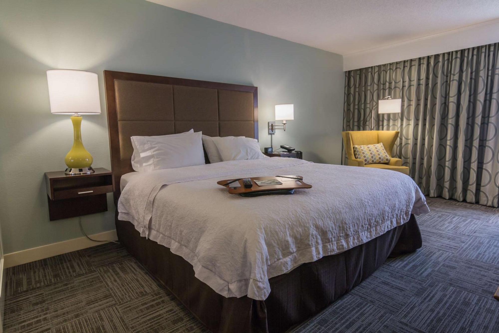 Hampton Inn Winchester-University/ Mall Bagian luar foto
