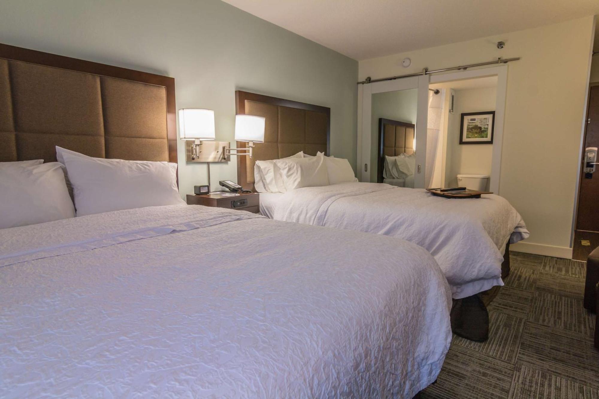 Hampton Inn Winchester-University/ Mall Bagian luar foto