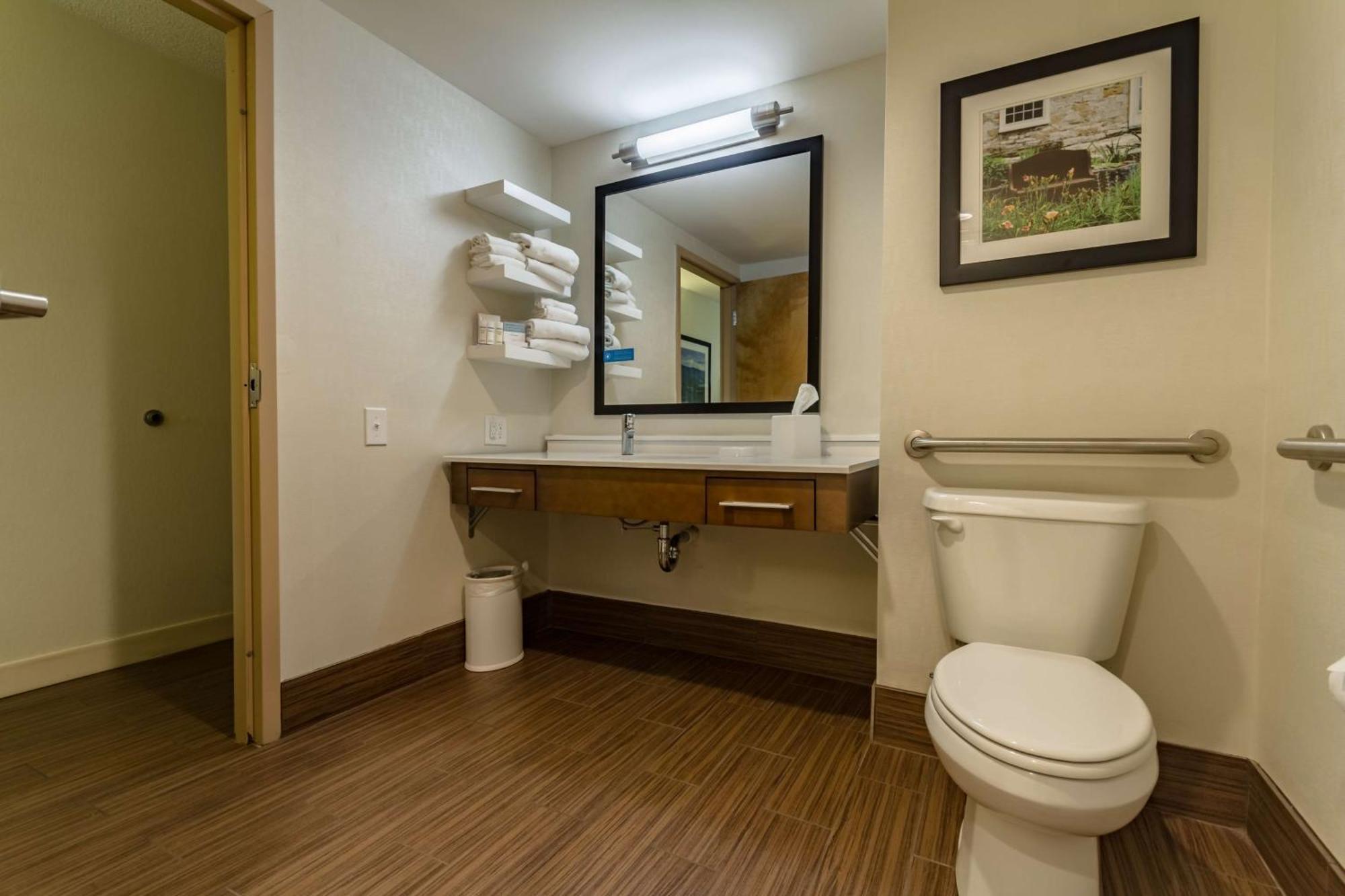 Hampton Inn Winchester-University/ Mall Bagian luar foto