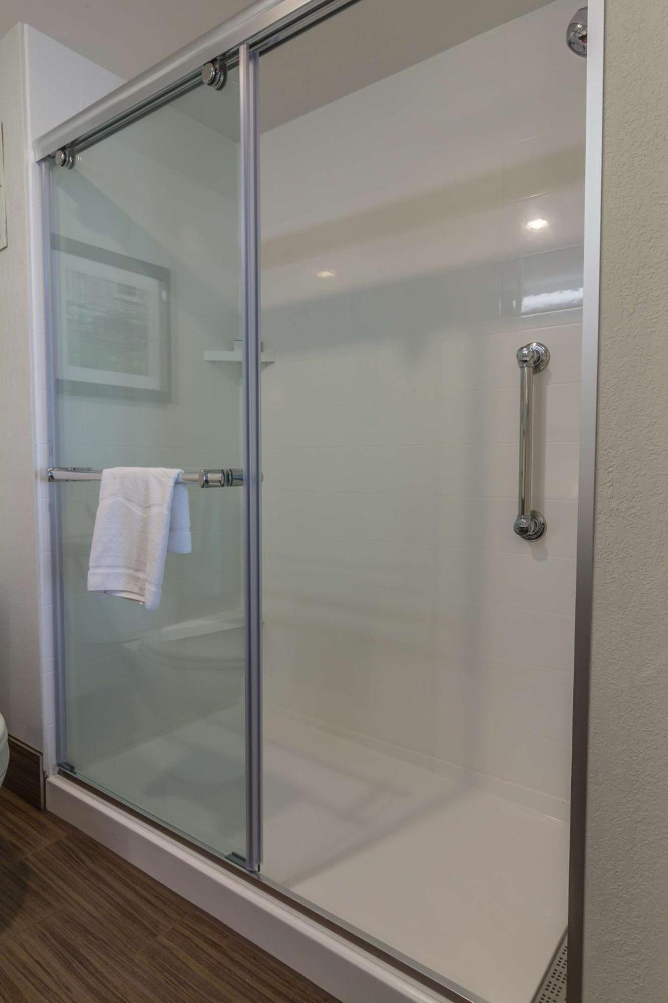 Hampton Inn Winchester-University/ Mall Bagian luar foto