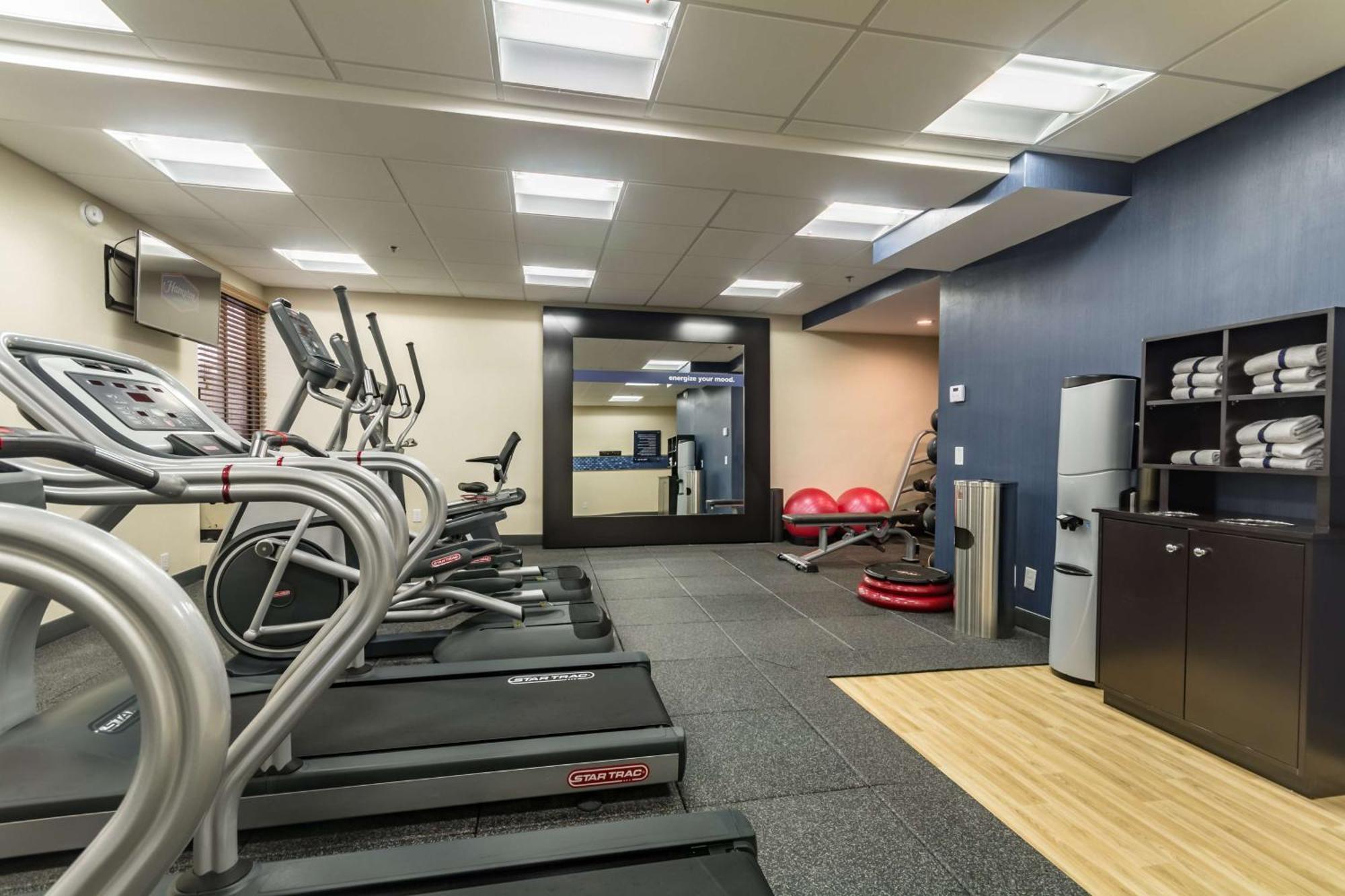 Hampton Inn Winchester-University/ Mall Bagian luar foto