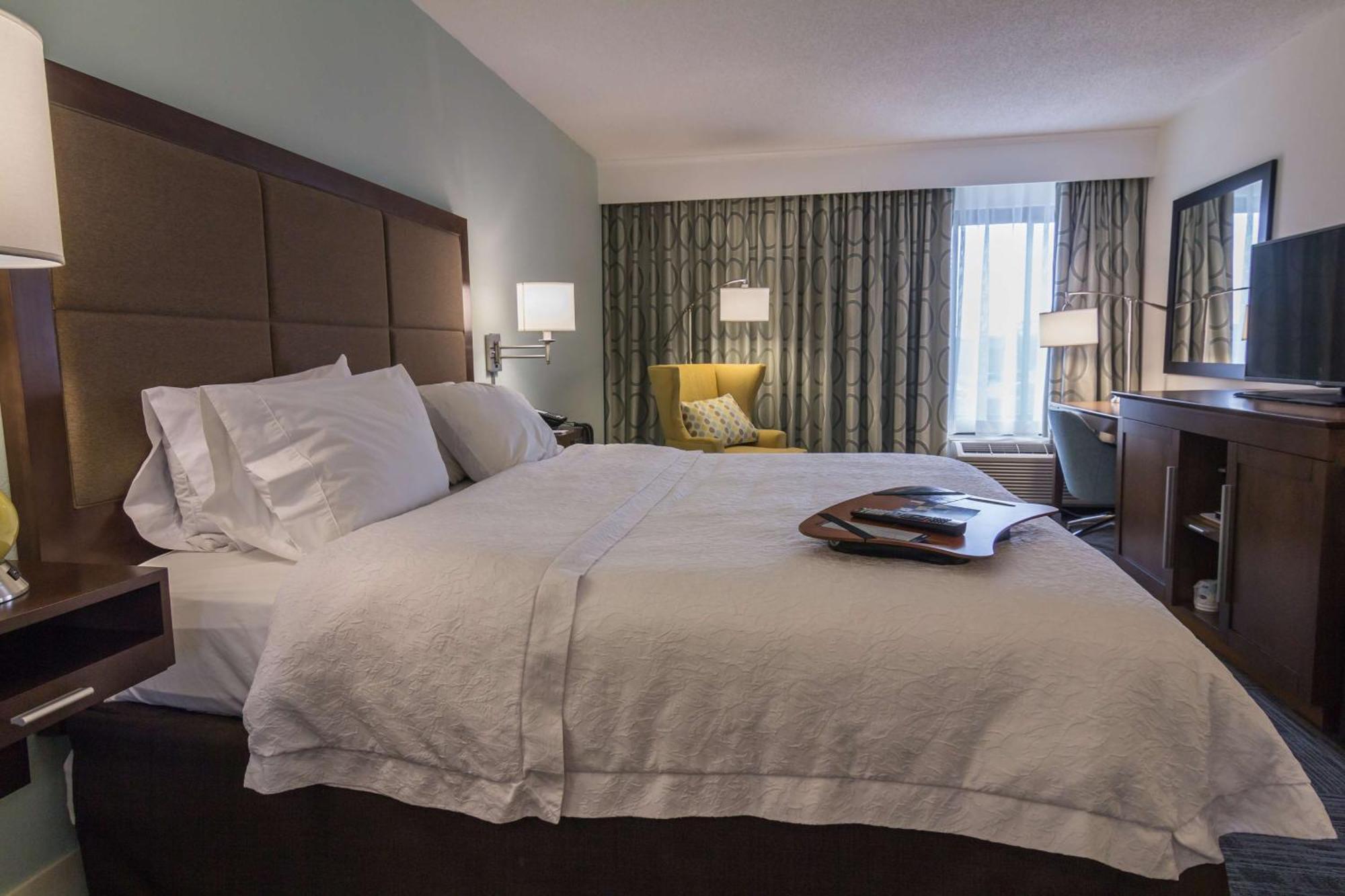 Hampton Inn Winchester-University/ Mall Bagian luar foto