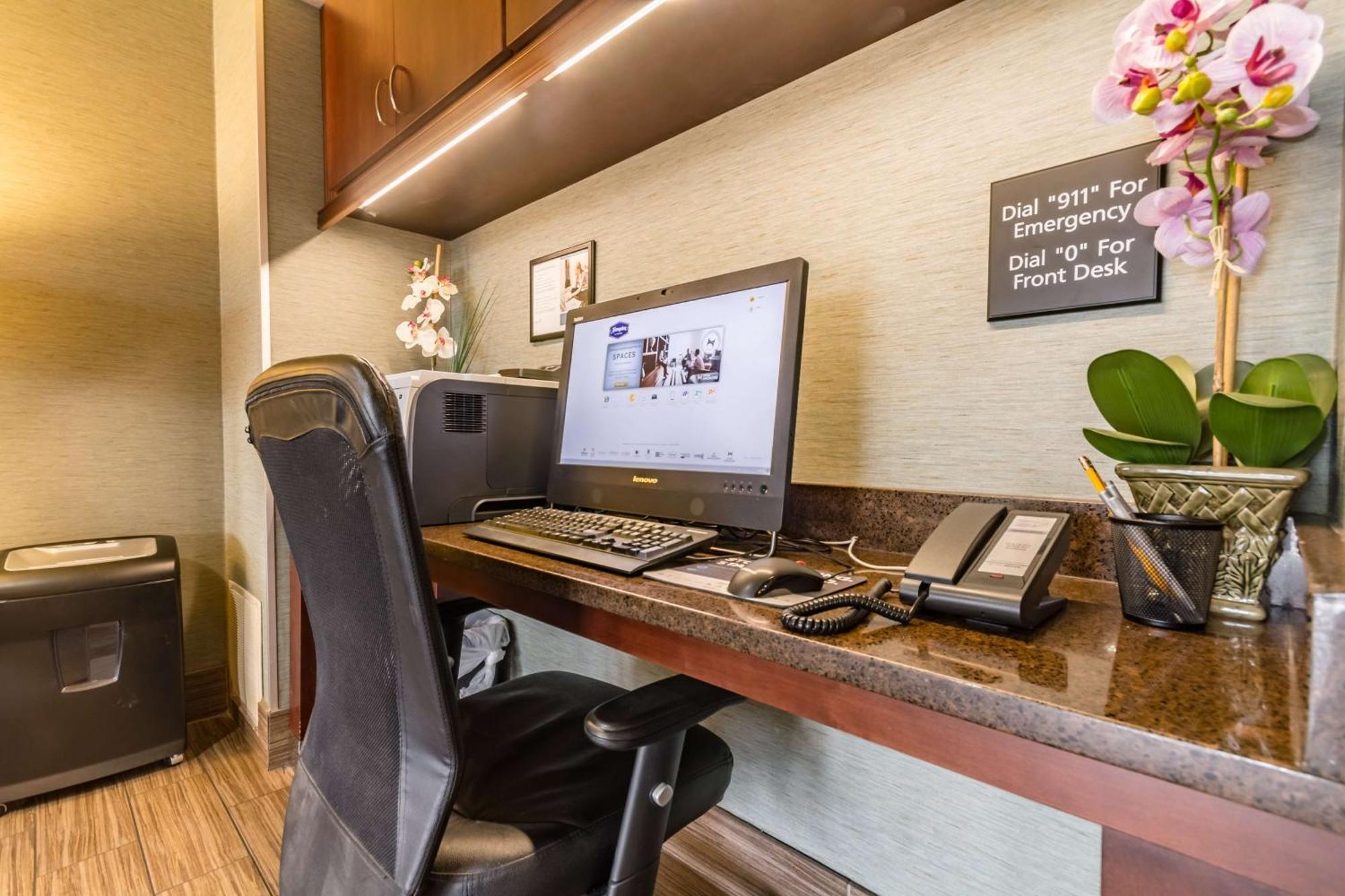 Hampton Inn Winchester-University/ Mall Bagian luar foto