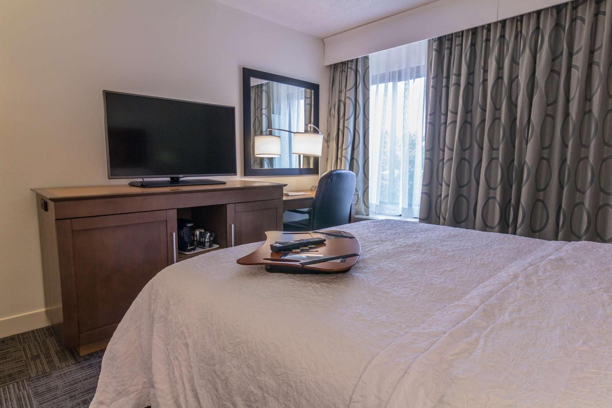 Hampton Inn Winchester-University/ Mall Bagian luar foto