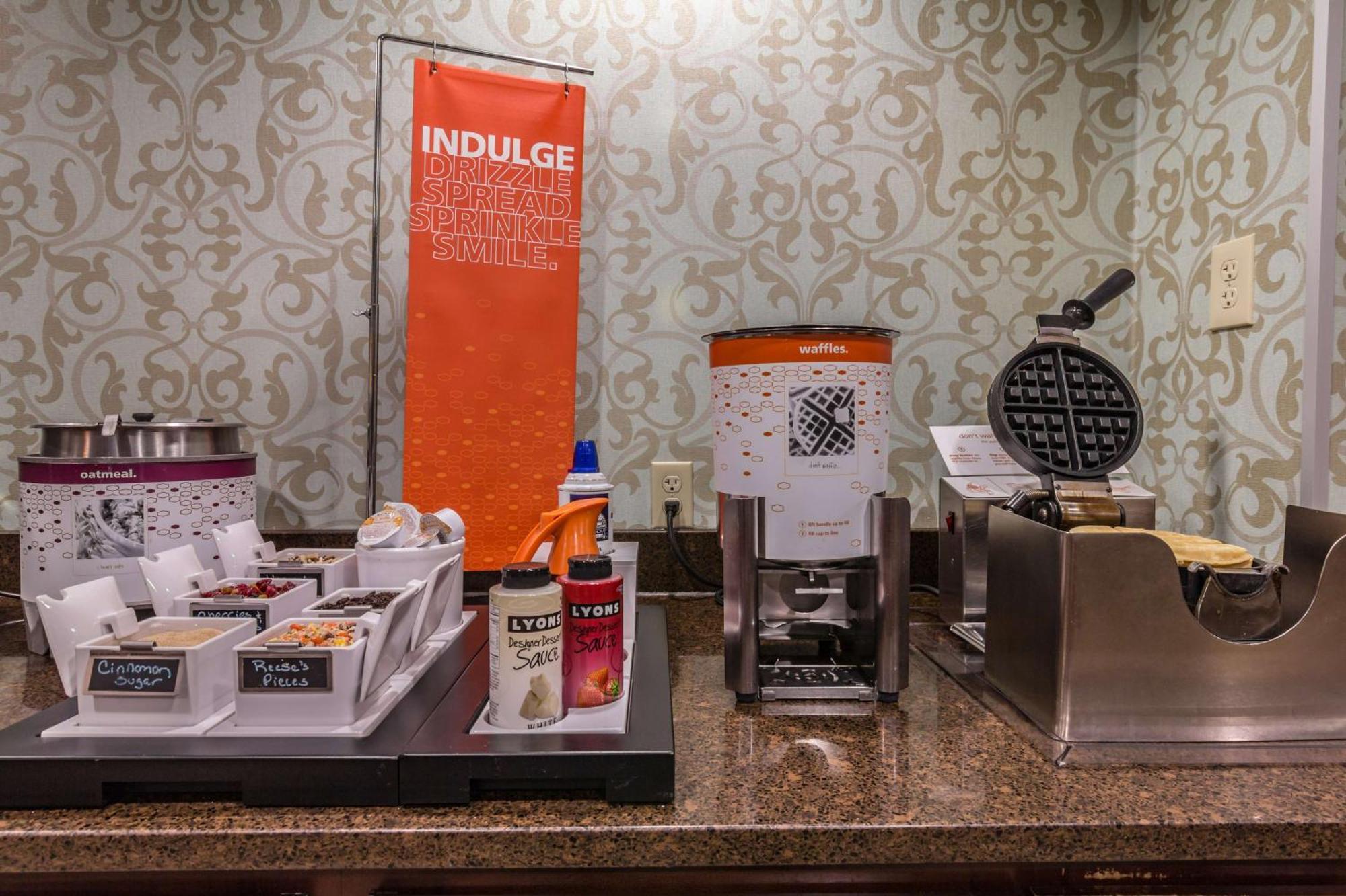 Hampton Inn Winchester-University/ Mall Bagian luar foto
