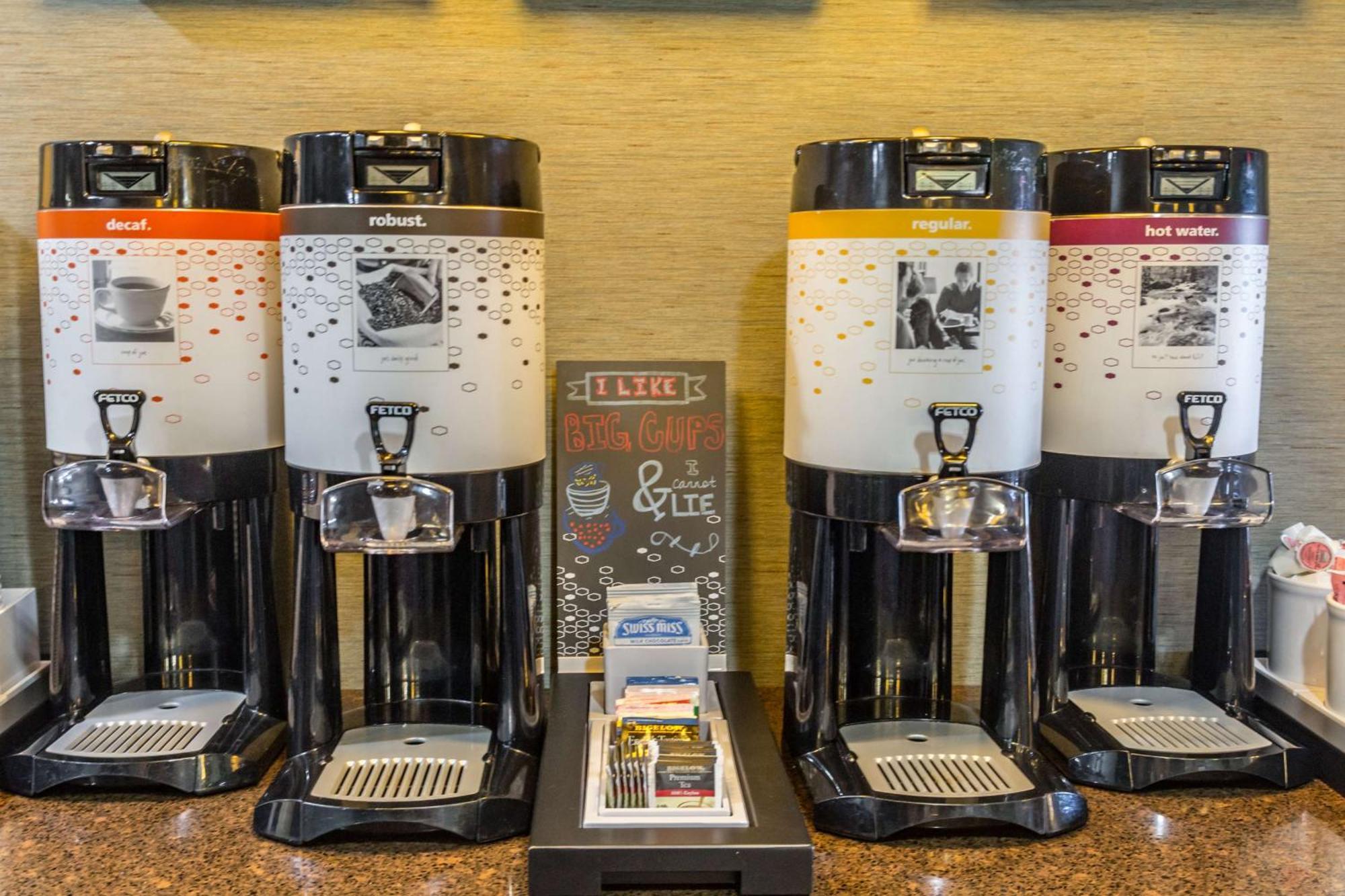 Hampton Inn Winchester-University/ Mall Bagian luar foto