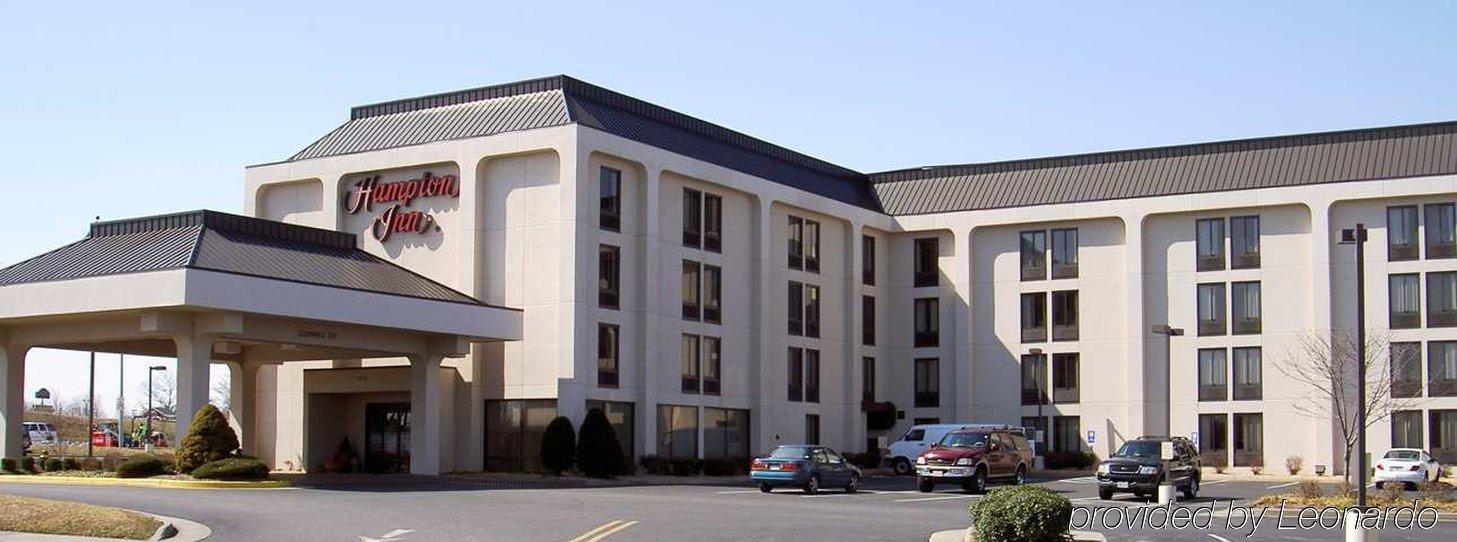 Hampton Inn Winchester-University/ Mall Bagian luar foto