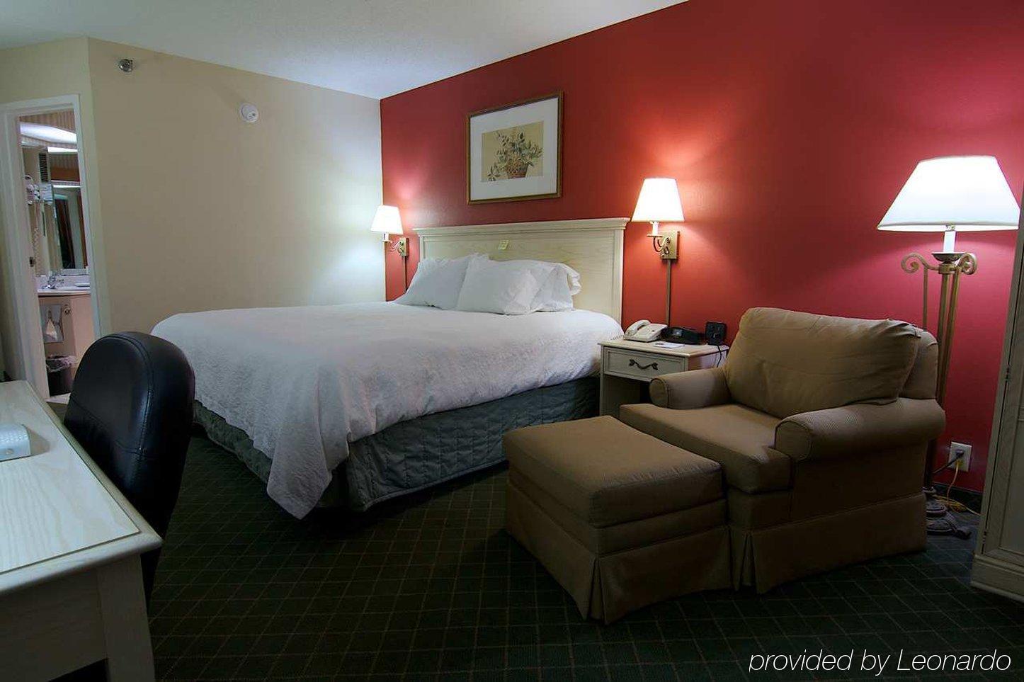 Hampton Inn Winchester-University/ Mall Bagian luar foto