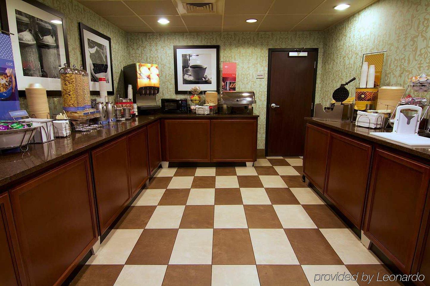 Hampton Inn Winchester-University/ Mall Bagian luar foto