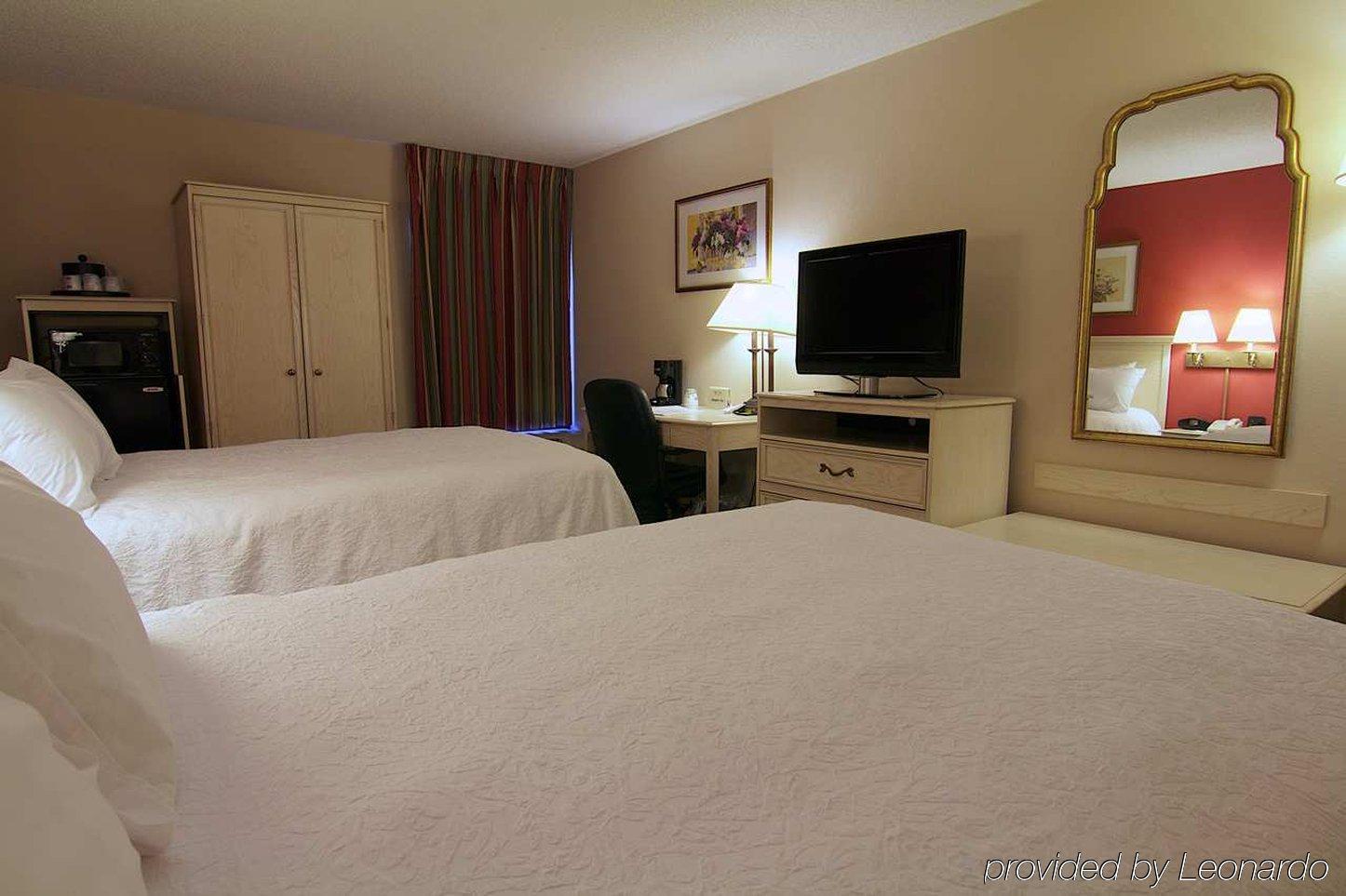 Hampton Inn Winchester-University/ Mall Bagian luar foto