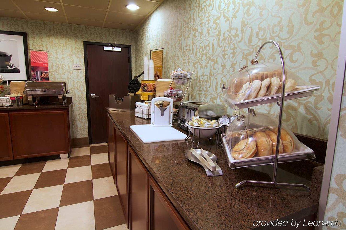Hampton Inn Winchester-University/ Mall Bagian luar foto