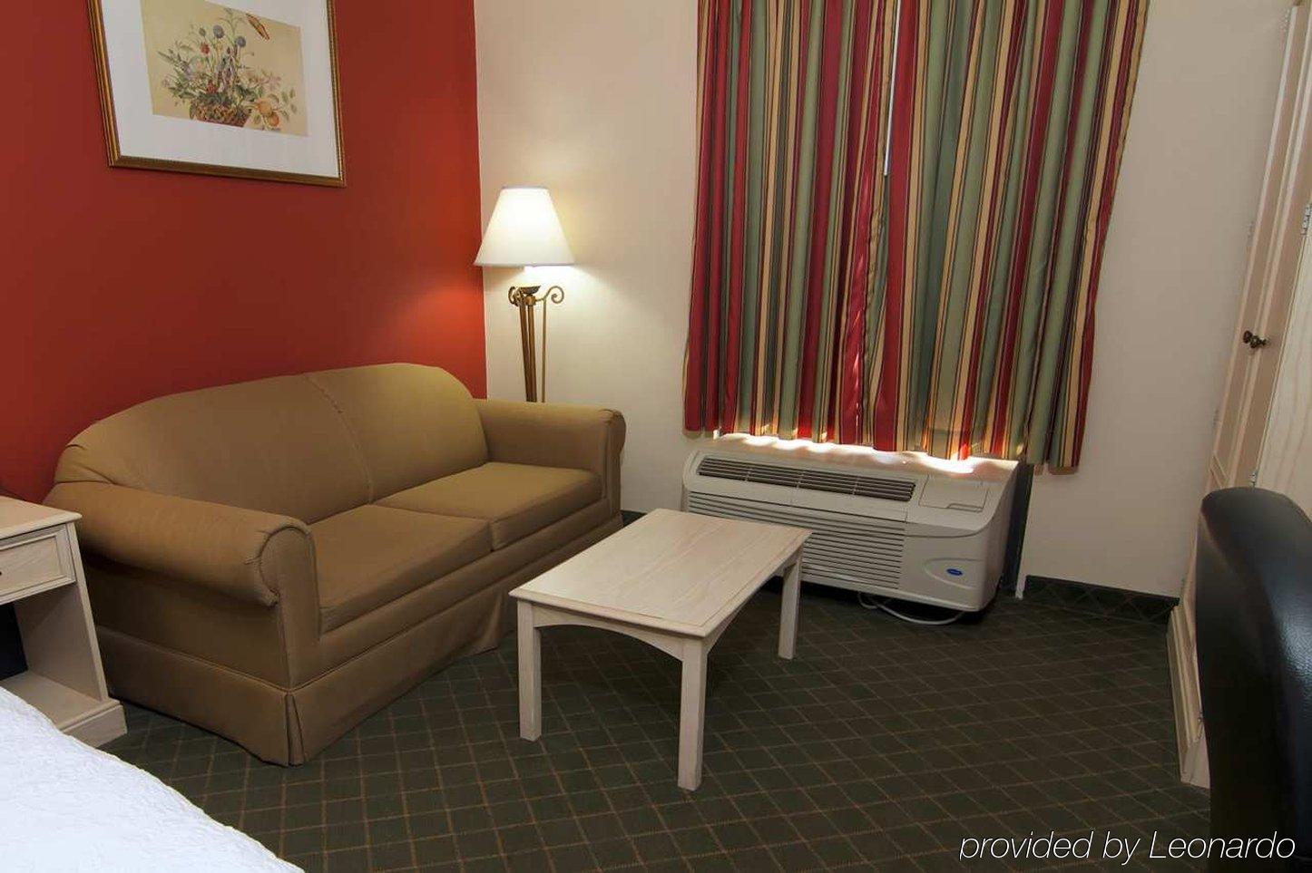 Hampton Inn Winchester-University/ Mall Bagian luar foto