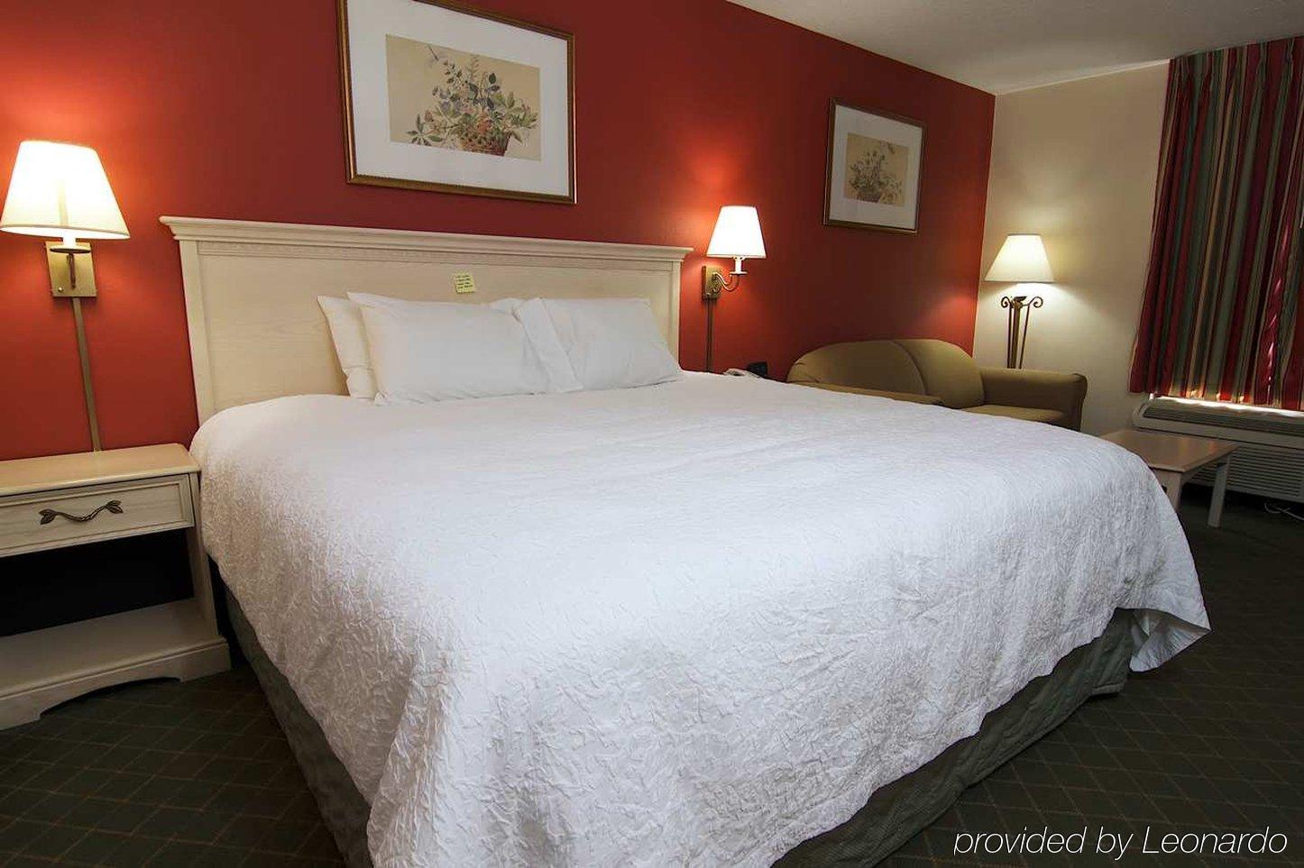 Hampton Inn Winchester-University/ Mall Bagian luar foto