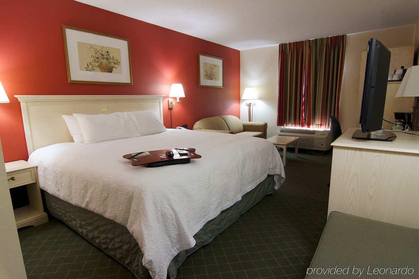 Hampton Inn Winchester-University/ Mall Bagian luar foto