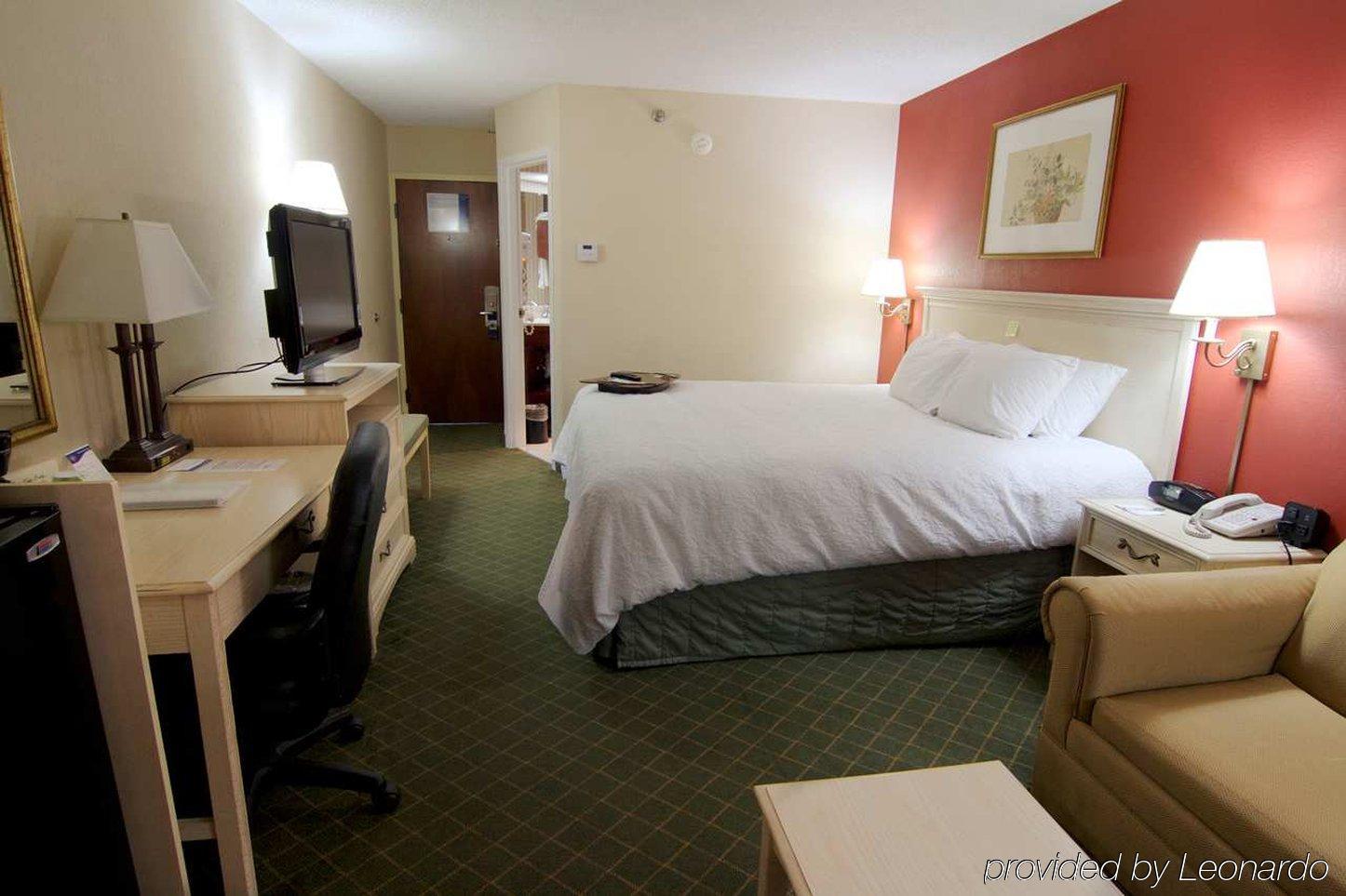 Hampton Inn Winchester-University/ Mall Bagian luar foto