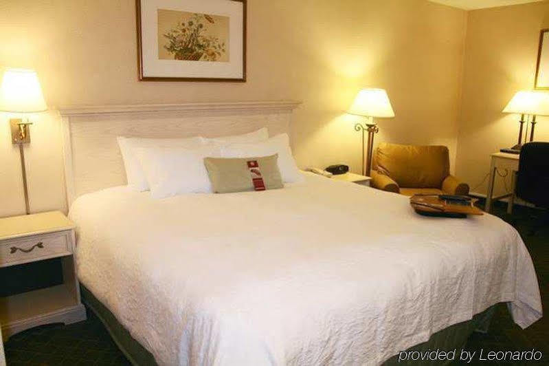 Hampton Inn Winchester-University/ Mall Bagian luar foto