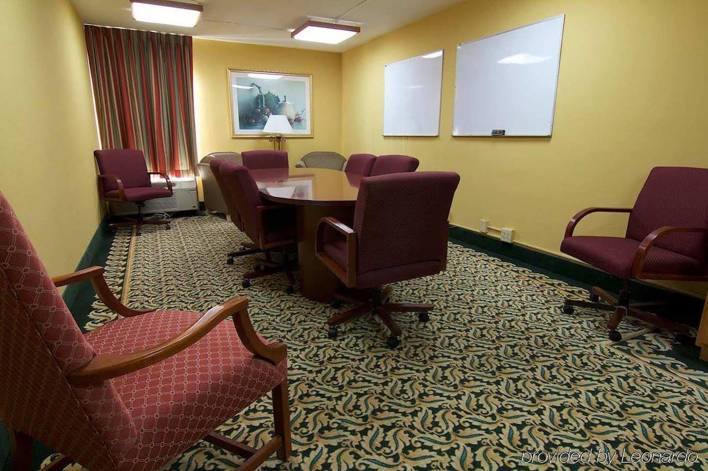 Hampton Inn Winchester-University/ Mall Bagian luar foto