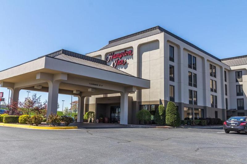 Hampton Inn Winchester-University/ Mall Bagian luar foto