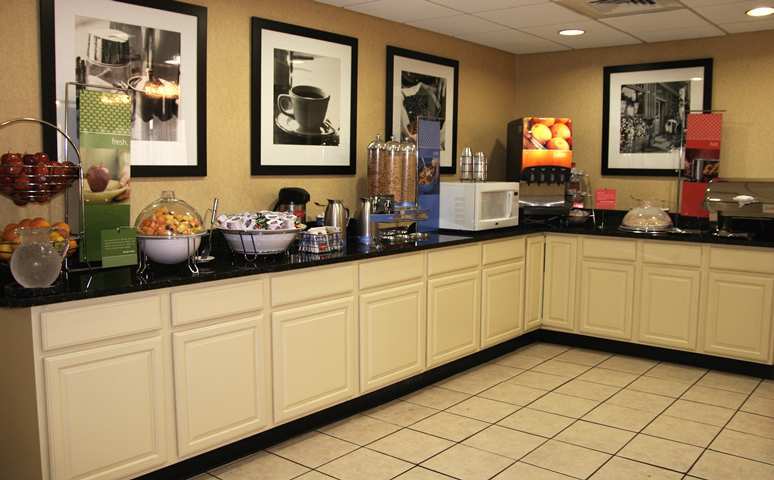 Hampton Inn Winchester-University/ Mall Bagian luar foto